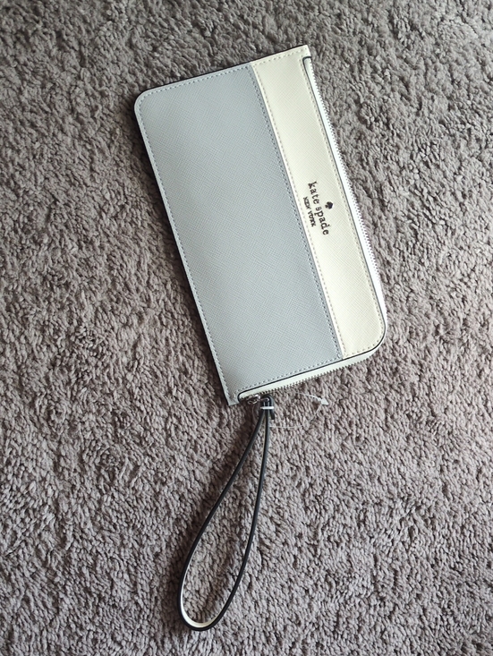 kate spade Handbags - kate spade Two-Tone Zip Wristlet Clutch Wallet in Light Gray & Cream
